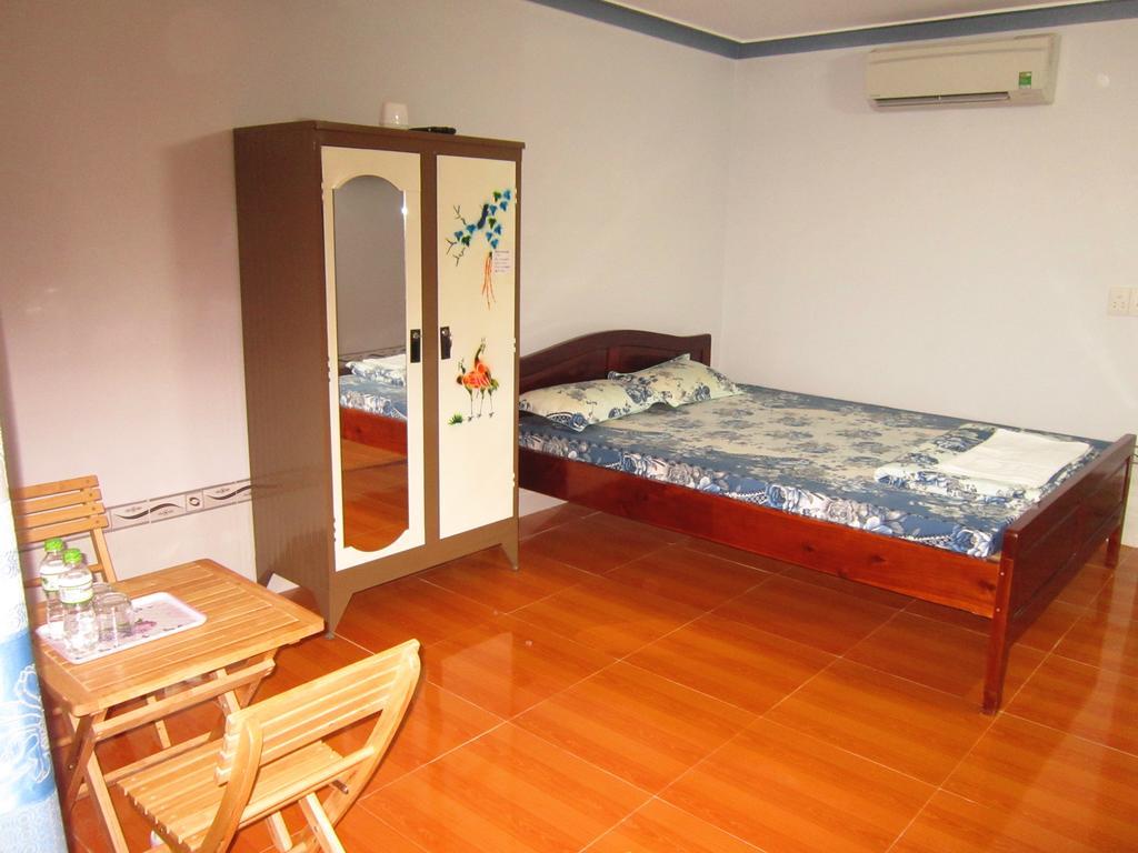 Hong Chau Guesthouse Дуонг-Донг Экстерьер фото